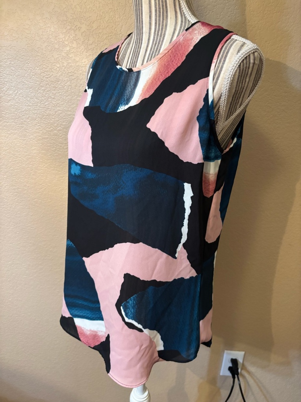 DKNY Blouse Small Sleeveless Colorblock Abstract Pink Black Green White Lightwt - Picture 7 of 13